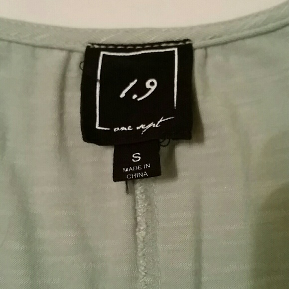 One Sept 1.9 Ruffle Tank Size Small - Picture 3 of 8